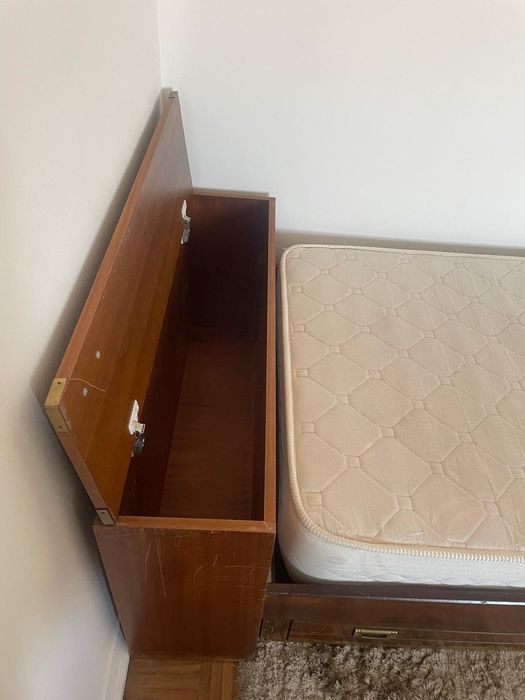 Cama individual em madeira com arrumação + Colchão