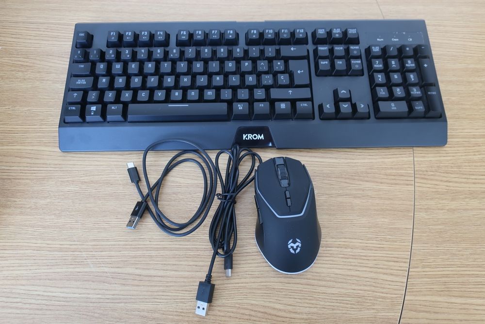 Teclado wireless Krom Kabala com rato e cabos