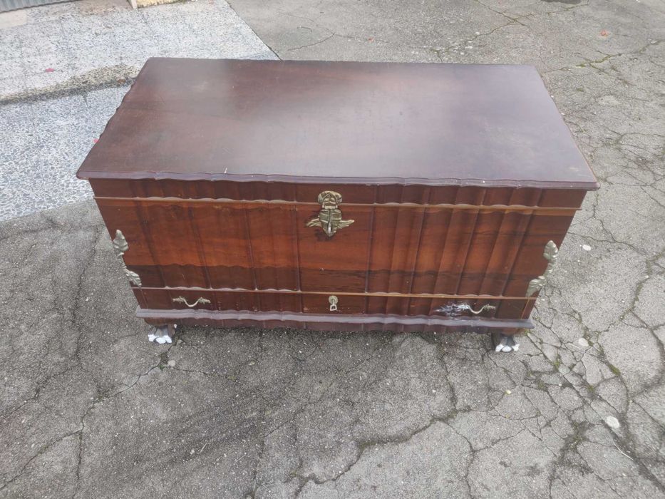 Baú de madeira antigo