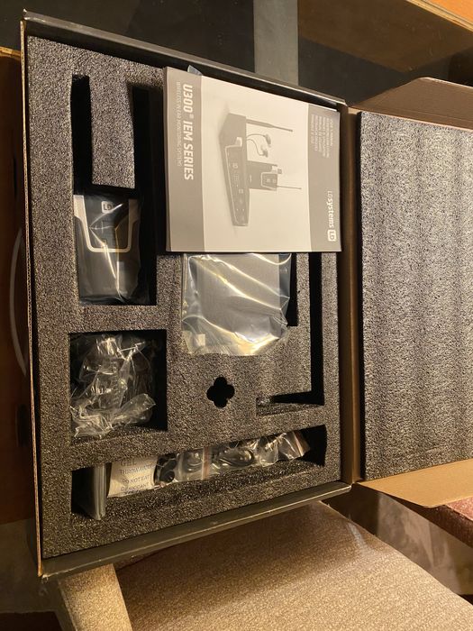 U300 IEM Wireless in-ear Monitoring System - Excelente estado