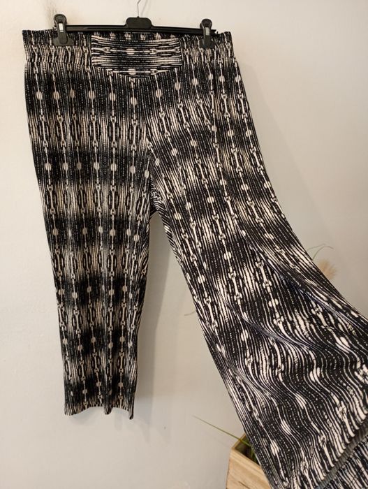 Lekkie spodnie na gumce szerokie nogawki rozmiar 50 Premise