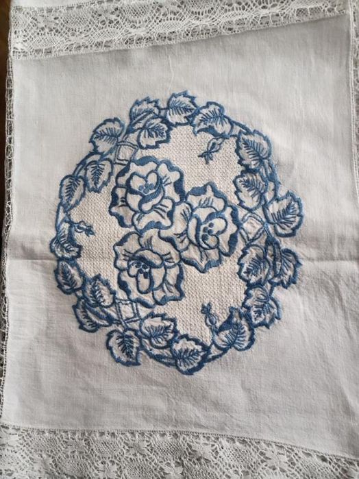 Obrus lniany biały haft ręczny niebieski 190x170