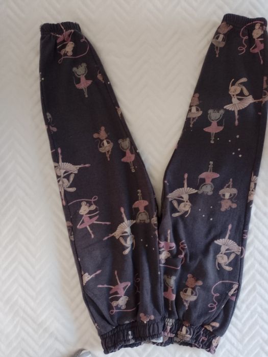 Sprzedam spodnie dresowe Sinsay 122cm