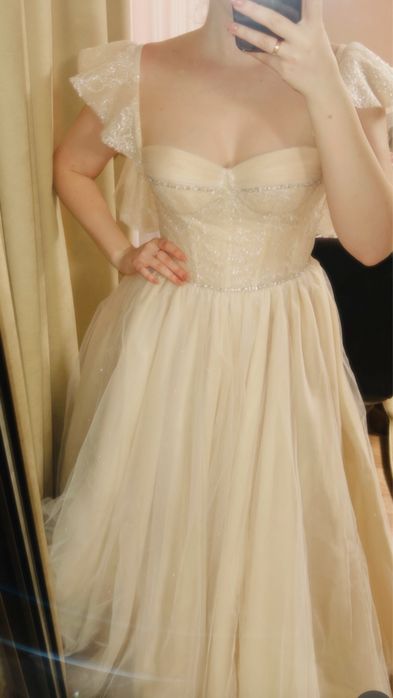 Продам випускну сукню