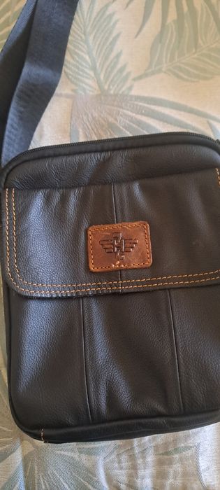 Vendo como novo em pele