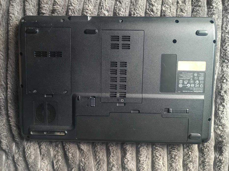 Ноутбук emachines E725