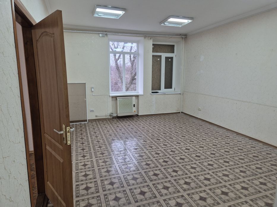 Продаю офісне приміщення, всі комунікації, центр