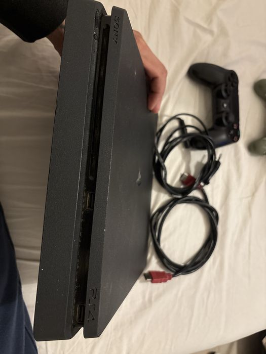 PS4 Slim + 1 comando + cabos