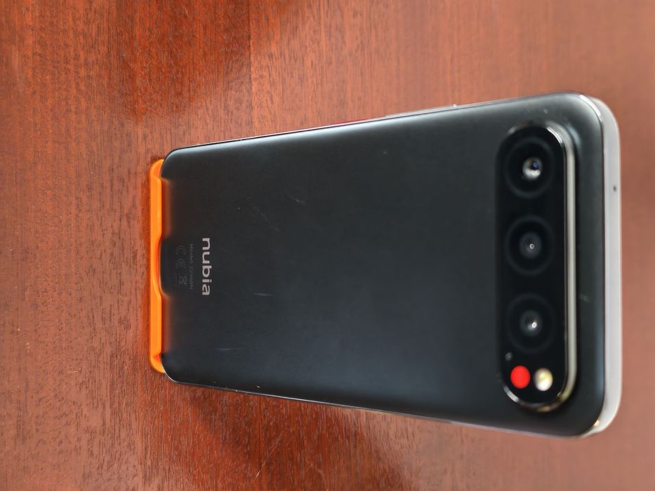 Vendo Nubia Air 5G -256GB - Design Elegante (Como Novo)
