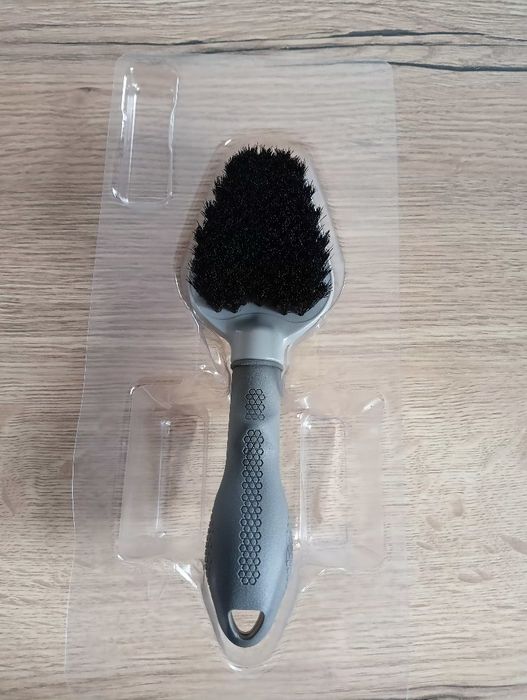 Szczotka dwustronna dla zwierzaka Furminator.