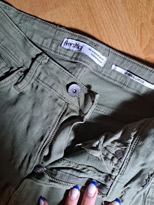 Calças de ganga verdes Bershka tamanho 32