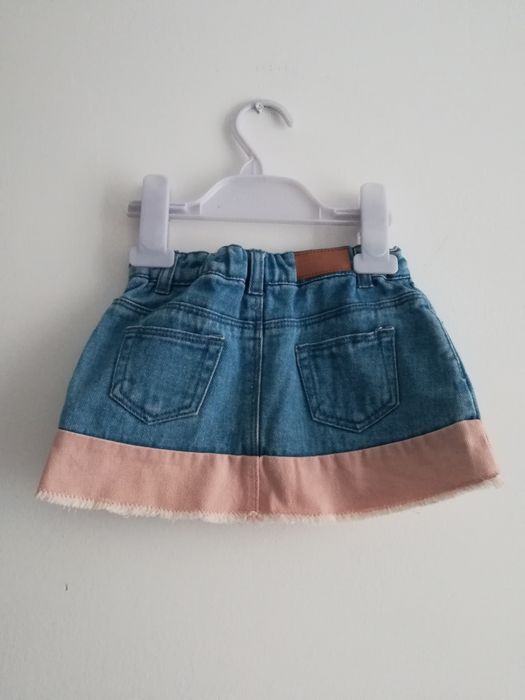ZARA r.86 jeansowa spódniczka z ozdobnymi majteczkami.