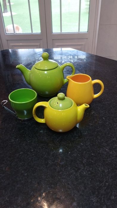 Loiça - conjunto de peças para chá