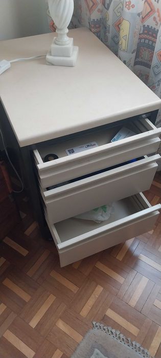 Secretária + Bloco de 3 gavetas+Cadeira