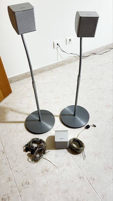 Colunas Sony com pé alto