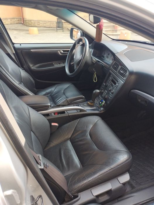 Продам Volvo XC70 2.4 Diesel — Надійний та доглянутий крос-універсал!