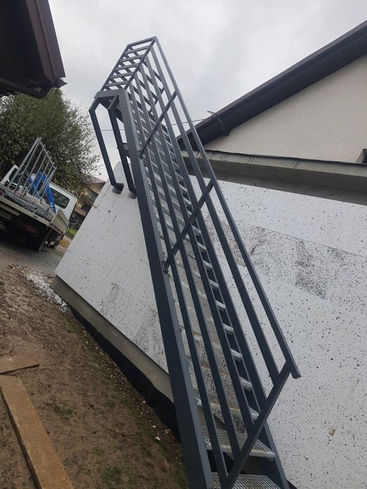 Schody metalowe zewnętrzne