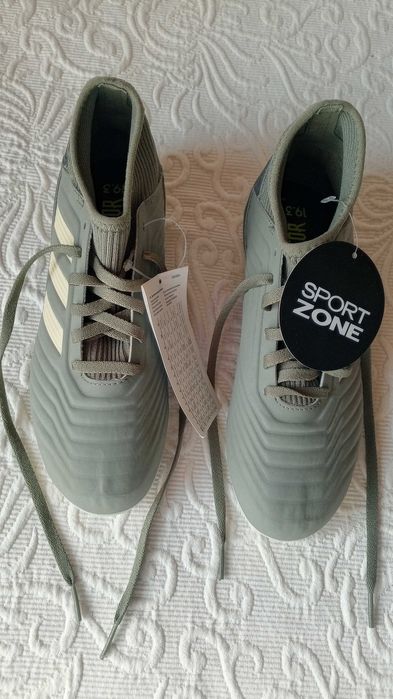 Chuteiras novas ADIDAS PREDATOR n°37,5.