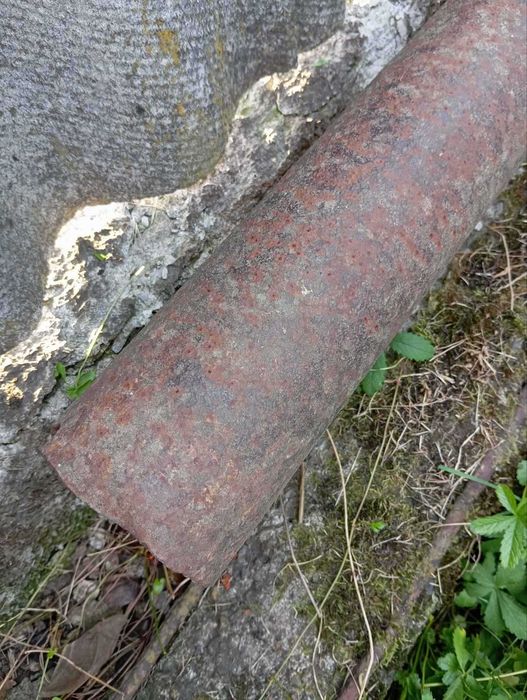 Кругла залізна труба 6 м діаметр 10 см залізо метал металева