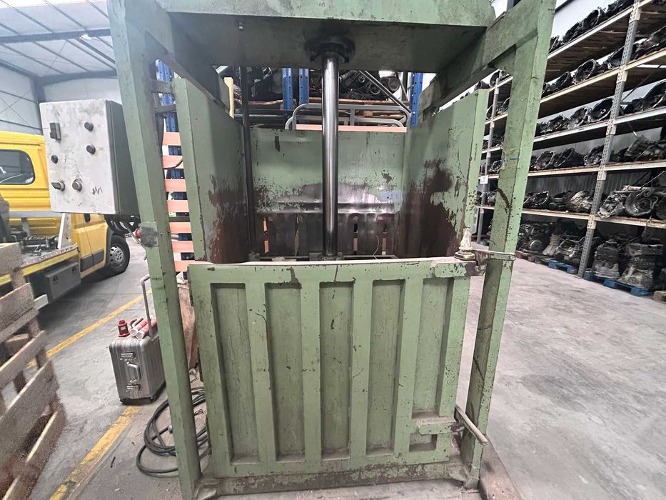 Enfardadeira Vertical Usada