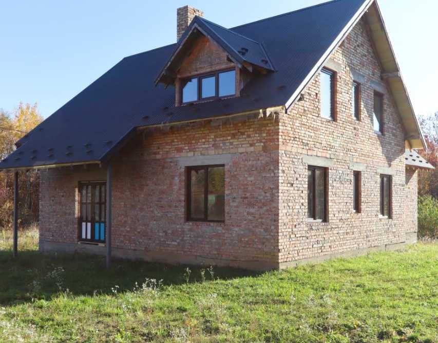 Продається 2 поверховий будинок в с.Угринів 222м2 10сот землі        d