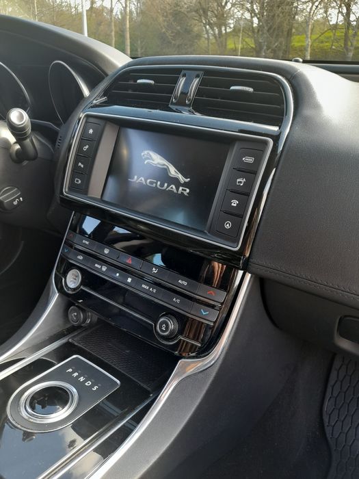 Jaguar XE 2016 impecável