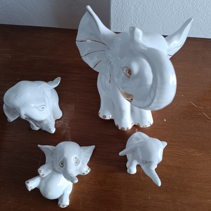 4 Elefantes de 4 tamanhos diferentes em porcelana, design italiano