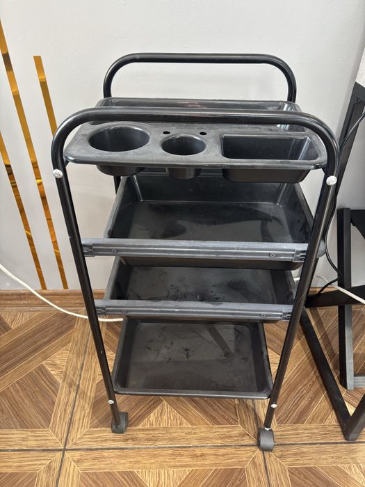 Продам 2 помічника для перукарів