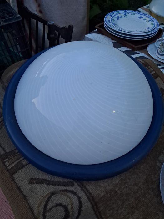 Candeeiro  de teto branco e azul