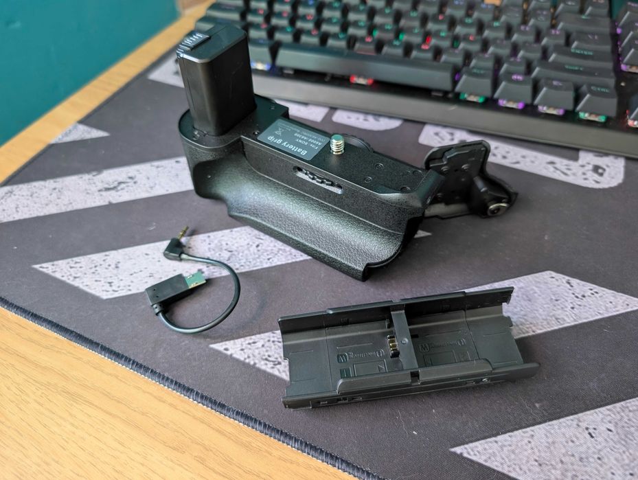 Grip Sony A6000 A6300 A6400 jak nowy mało używany