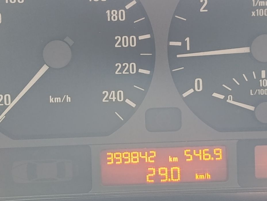 BMW E46 320i .....