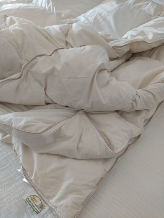 Edredom de cama de casal, interior de penas respirável. 2,40x2,20.