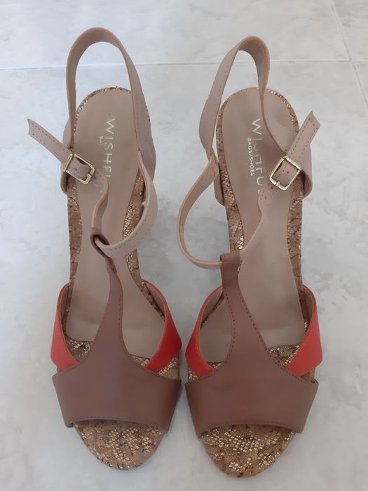 Sandálias salto alto