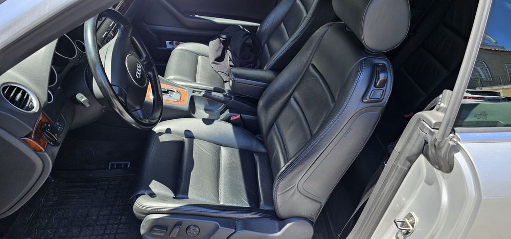 Audi A4 2.4 V6 poucas unidades em Portugal - carro de coleção