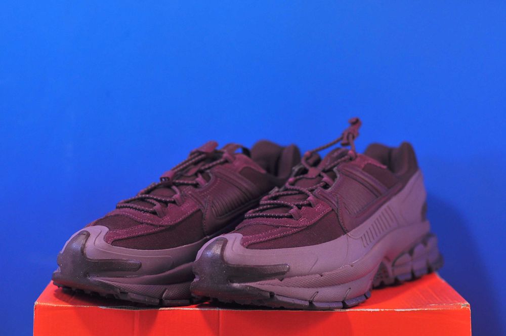 NIKE ZOOM VOMERO 5 バーガンディ nike zoom vomero 5 roam - купити чоловіче взуття - Ціна на OLX.ua