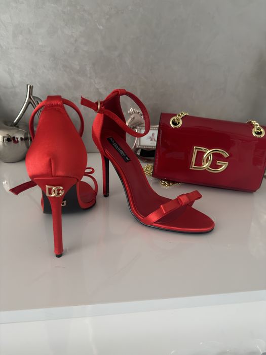 Босоножки в наличии