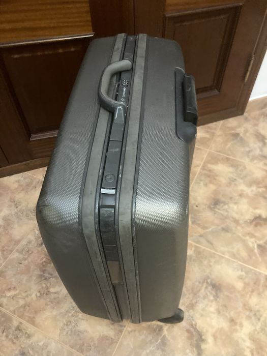 Mala de viagem Sensonite de porão rigida em bom estado