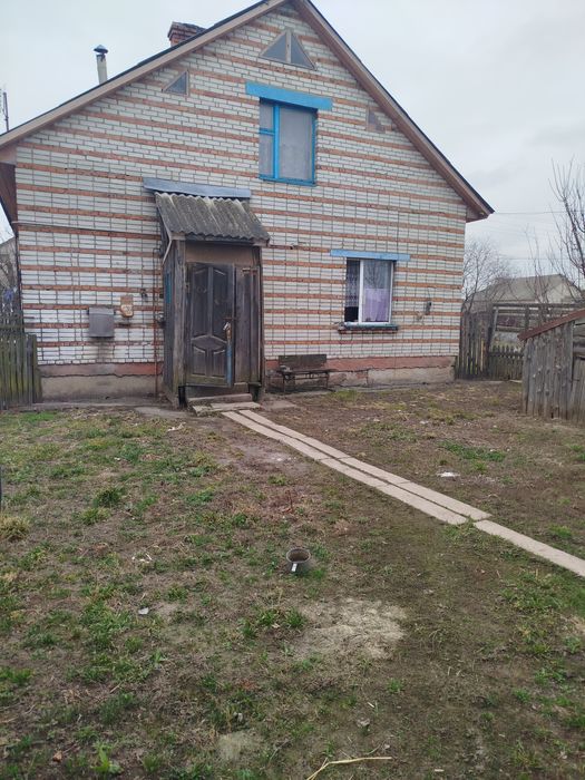Продам будинок на два поверхи