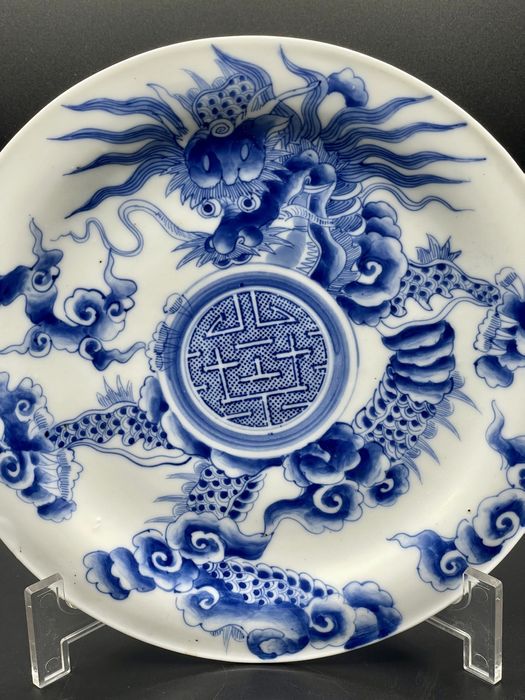 Prato porcelana japonesa antigo, com dragao azul e branco, sec XIX
