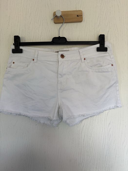 Biale letnie jeansowe spodenki w stanie bardzo dobrym