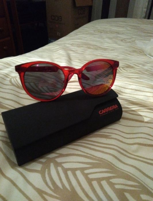 Óculos de sol para senhora marca CARRERA a estrear com estojo