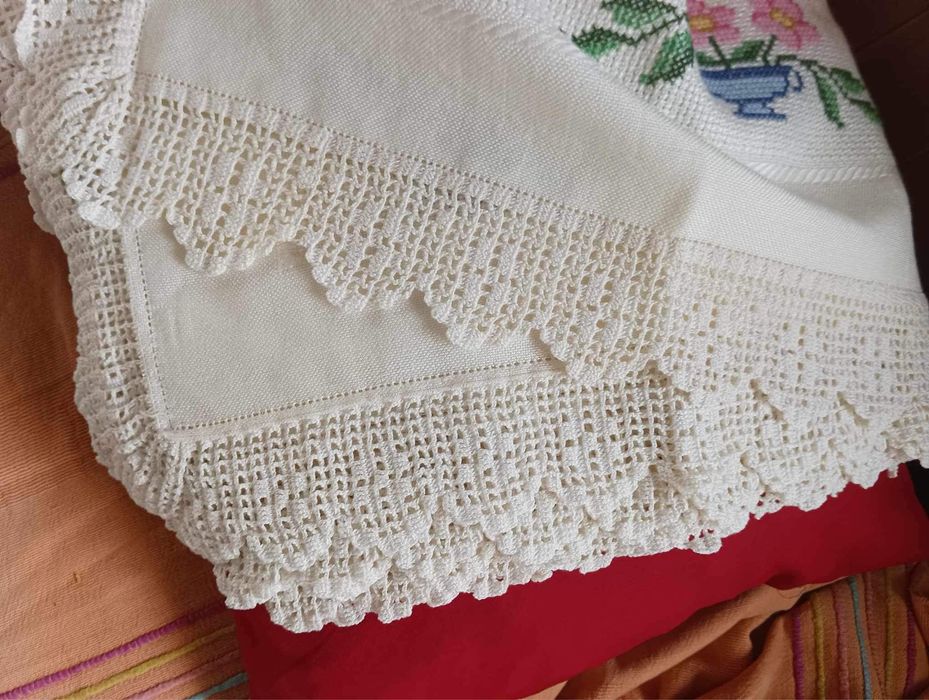 Toalha bordada a mao