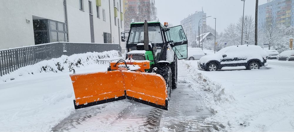 Odśnieżanie placów , parkingów ,  osiedli