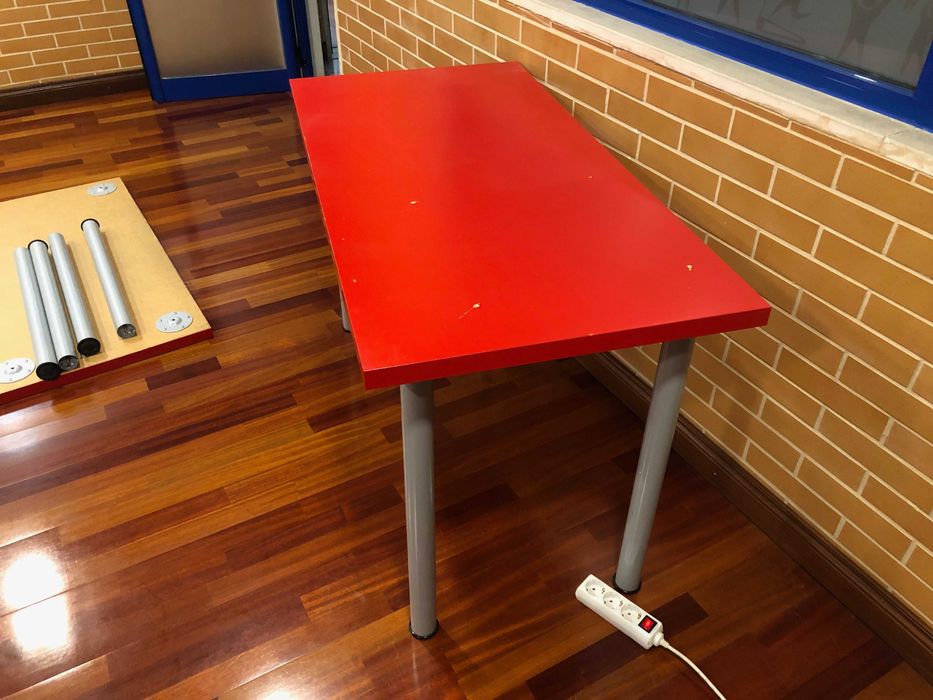 Lote de 3 mesas vermelhas IKEA