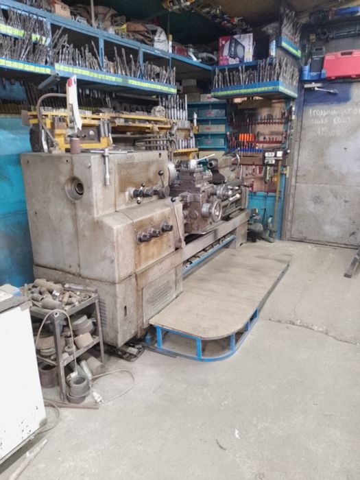 Фрезерувальник, розточик, токар, зварювальник.