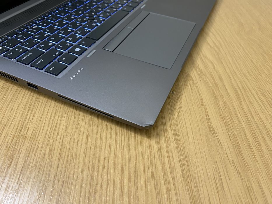 HP zBook 15u Toucn G5 i5-8250U/8-16/256 Radeon Pro 2Gb