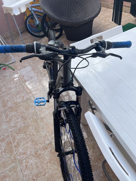 Bicicleta st100 com destaques em azul NEGOCIALVEL