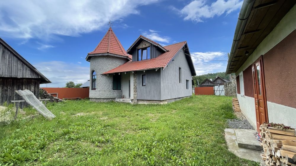 Продається будинок в мальовничій місцевості.Басейн.Сауна.Річка.