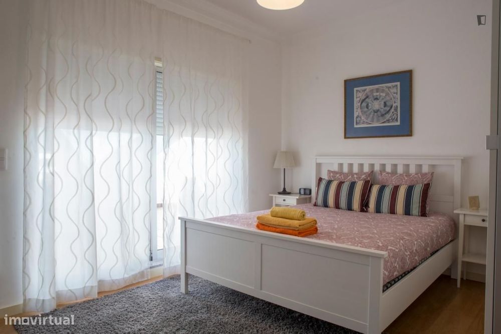 Quarto - localizado em Matosinhos Porto