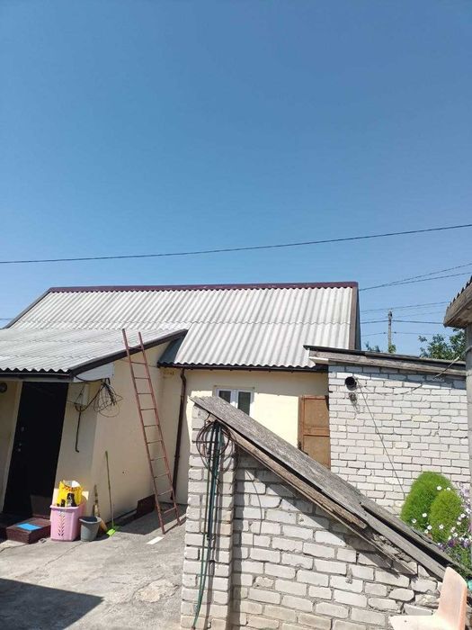 Кровля любой сложности Ремонт крыши недорого Днепр єВідновлення. Ликвидация затеканий, ремонт коньков, мягкая кровля гаражей, домов. Выезд мастера.